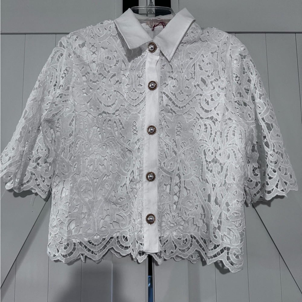 Lace cropped blouse